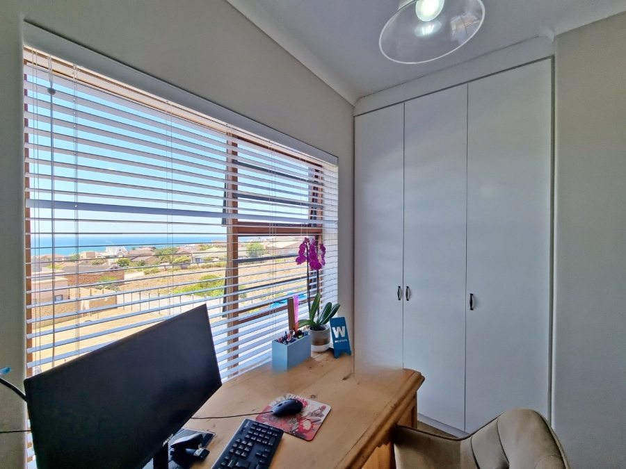4 Bedroom Property for Sale in Wavecrest Eastern Cape